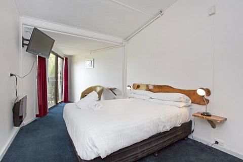 Tullah Lakeside Lodge - Holiday Sunshine Coast 5