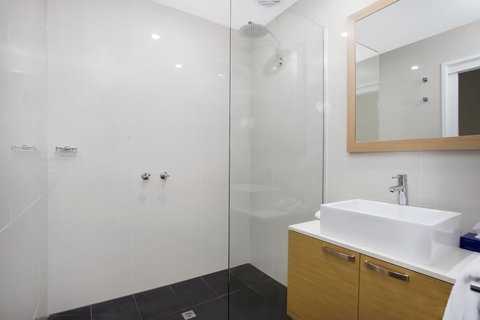 Mid City Warrnambool - Holiday Sunshine Coast 3