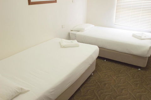 CBD Hotel - Holiday Sunshine Coast 1