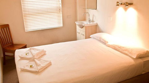 CBD Hotel - Holiday Sunshine Coast 2