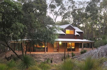 Woodstone Cottages - Holiday Sunshine Coast 1