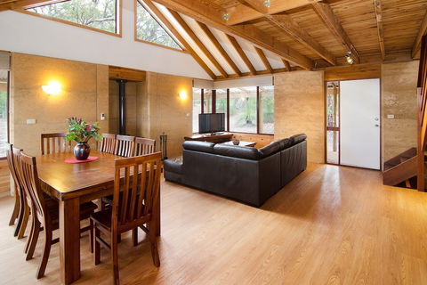 Woodstone Cottages - Holiday Sunshine Coast 4