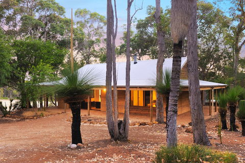 Woodstone Cottages - Holiday Sunshine Coast 6