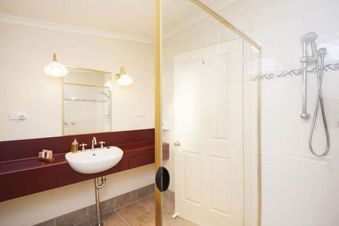 Beechworth Cedar Cottages - Sunshine Coast Tourism 7