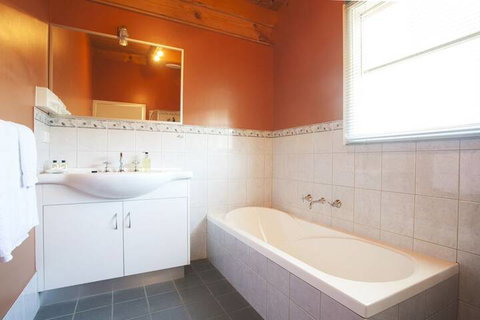 Beechworth Cedar Cottages - Sunshine Coast Tourism 5