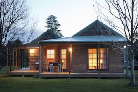 Beechworth Cedar Cottages - Sunshine Coast Tourism 0