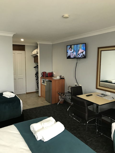 Town & Country Motor Inn Forbes - Sunshine Coast Tourism 4