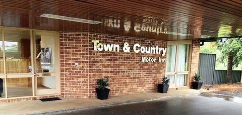 Town & Country Motor Inn Forbes - Sunshine Coast Tourism 1
