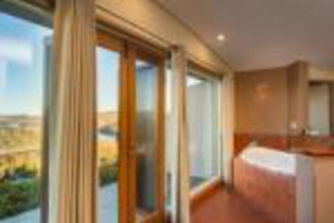 Eagle View Escape - Holiday Sunshine Coast 0