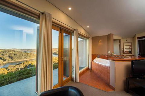 Eagle View Escape - Holiday Sunshine Coast 2