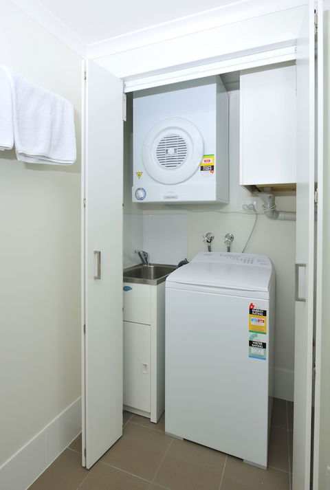 Apartments G60 Gladstone - Holiday Sunshine Coast 2