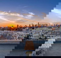 Oaks Melbourne South Yarra Suites - Holiday Sunshine Coast