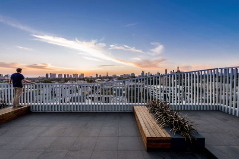 Oaks Melbourne South Yarra Suites - Holiday Sunshine Coast 3