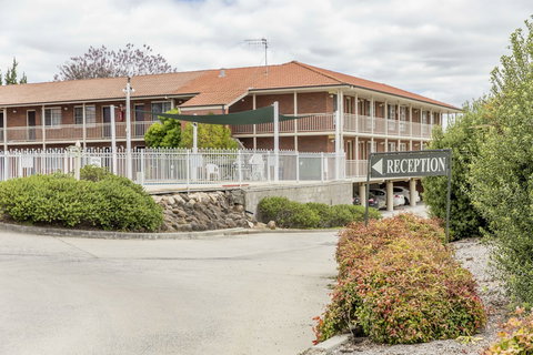 Bathurst Motor Inn - Holiday Sunshine Coast 0