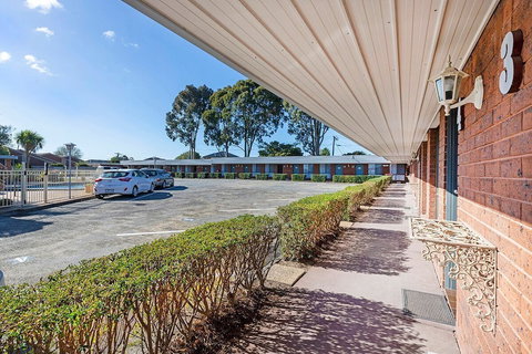 Burwood East Motel - Sunshine Coast Tourism 1