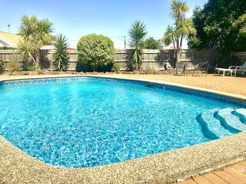 Burwood East Motel - Sunshine Coast Tourism 0