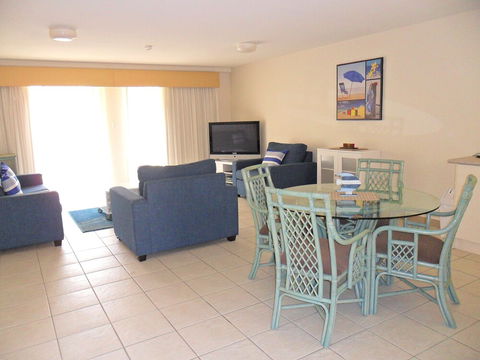 Nelson Bay Breeze Holiday Apartments - Sunshine Coast Tourism 6