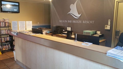 Nelson Bay Breeze Holiday Apartments - Sunshine Coast Tourism 4