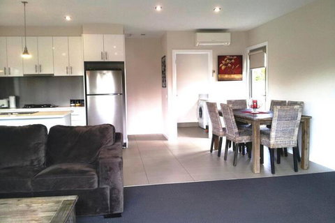 Warrnambool Holiday Accommodation - Holiday Sunshine Coast 2