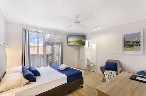 Beach House Motel - Holiday Sunshine Coast 3