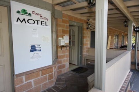 Picton Valley Motel - Holiday Sunshine Coast 0