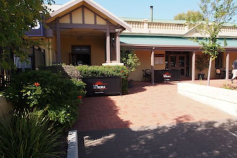 Dongara Hotel Motel - Sunshine Coast Tourism 0