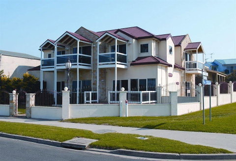 Lighthouse Keepers Inn - Holiday Sunshine Coast 0