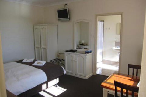 Aussie Settler Motel - Holiday Sunshine Coast 4