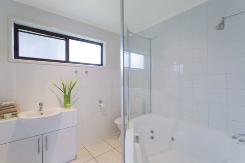 Best Western Colonial Village Motel - Holiday Sunshine Coast 5