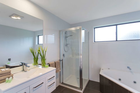 Best Western Colonial Village Motel - Holiday Sunshine Coast 2