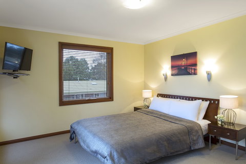 Best Western Colonial Village Motel - Holiday Sunshine Coast 1