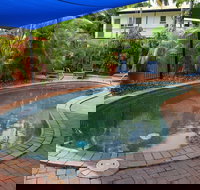 Coconut Grove Holiday Apartments - Holiday Sunshine Coast