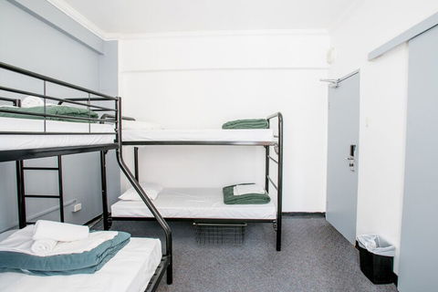 Westend Backpackers Hostel - Holiday Sunshine Coast 5
