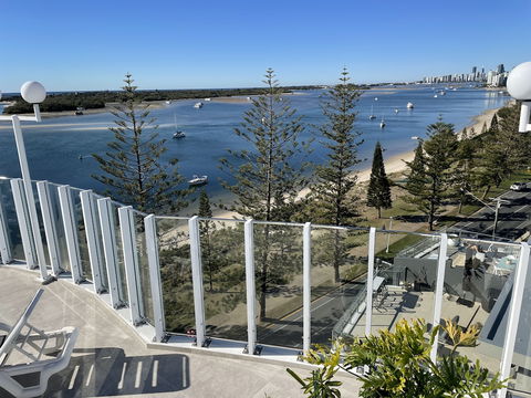 Atrium Resort - Holiday Sunshine Coast 1