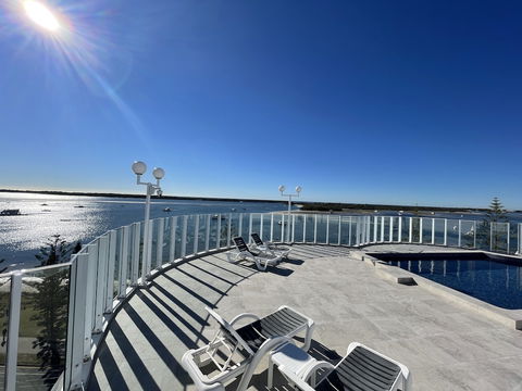 Atrium Resort - Holiday Sunshine Coast 3