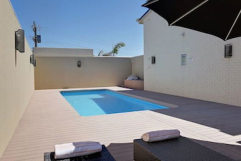Arabella On West Apartments - Holiday Sunshine Coast 0