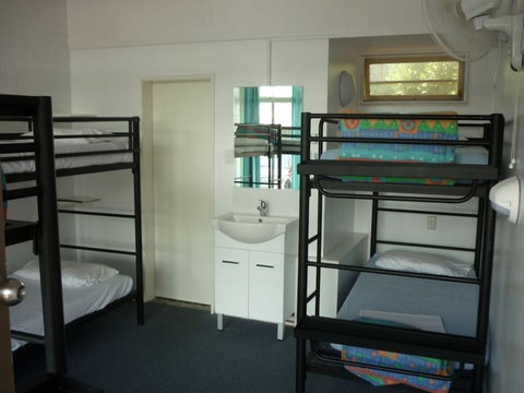 Hoey Moey Backpackers - Hostel - Holiday Sunshine Coast 3