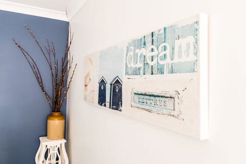 Anne's Waterfront Haven B&B - Holiday Sunshine Coast 3