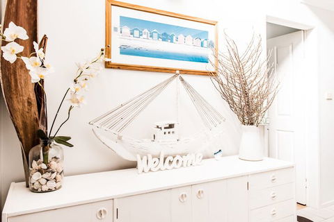 Anne's Waterfront Haven B&B - Holiday Sunshine Coast 4