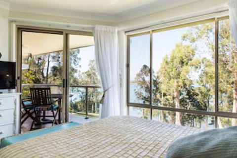 Anne's Waterfront Haven B&B - Holiday Sunshine Coast 0