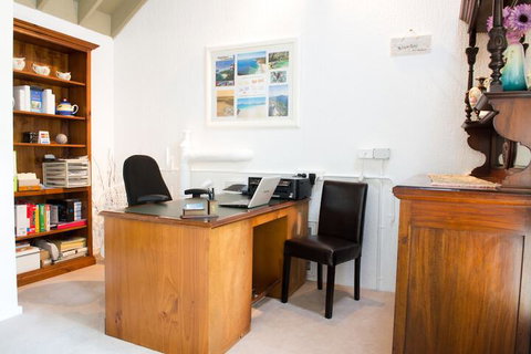 Nelson Bay Bed & Breakfast - Sunshine Coast Tourism 7