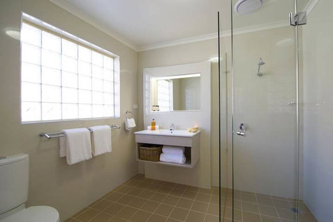 Marty's @ Little Beach - Holiday Sunshine Coast 4