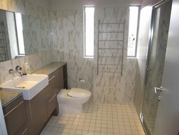 Wyndel Apartments - Harbour Watch - Holiday Sunshine Coast 5