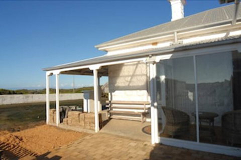 Cape Nelson Lighthouse - Sunshine Coast Tourism 3