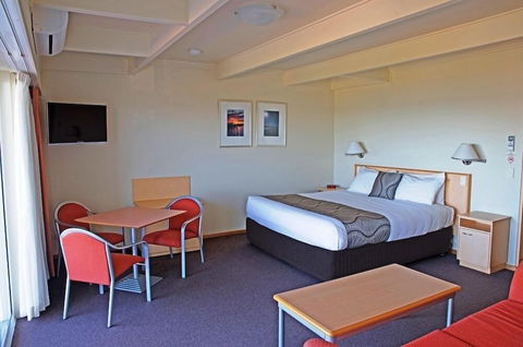 Amooran Oceanside - Sunshine Coast Tourism 3