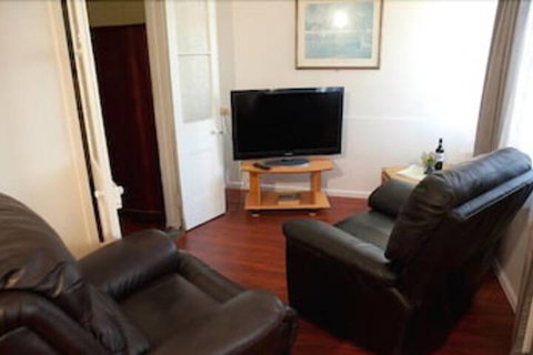 Strand Motel - Holiday Sunshine Coast 6