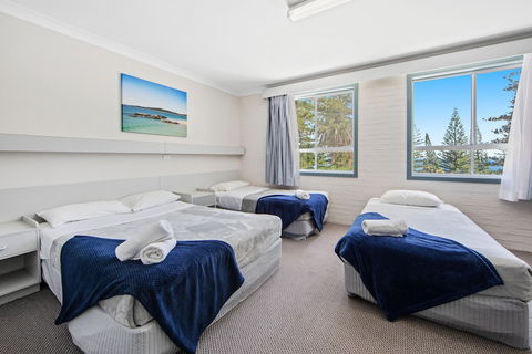 Seabreeze Beach Hotel - Holiday Sunshine Coast 4