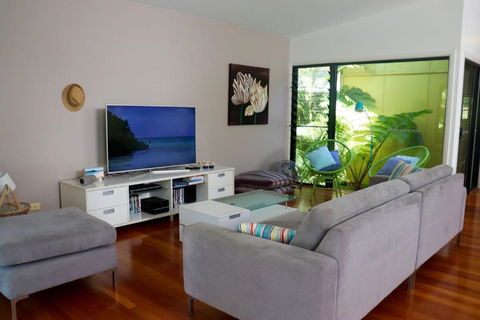 AtLIZZIE - Holiday Sunshine Coast 2