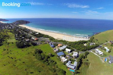 ROCKPOOL (4 Night Min) - Sunshine Coast Tourism 0