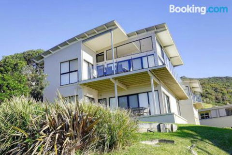 ROCKPOOL (4 Night Min) - Sunshine Coast Tourism 2